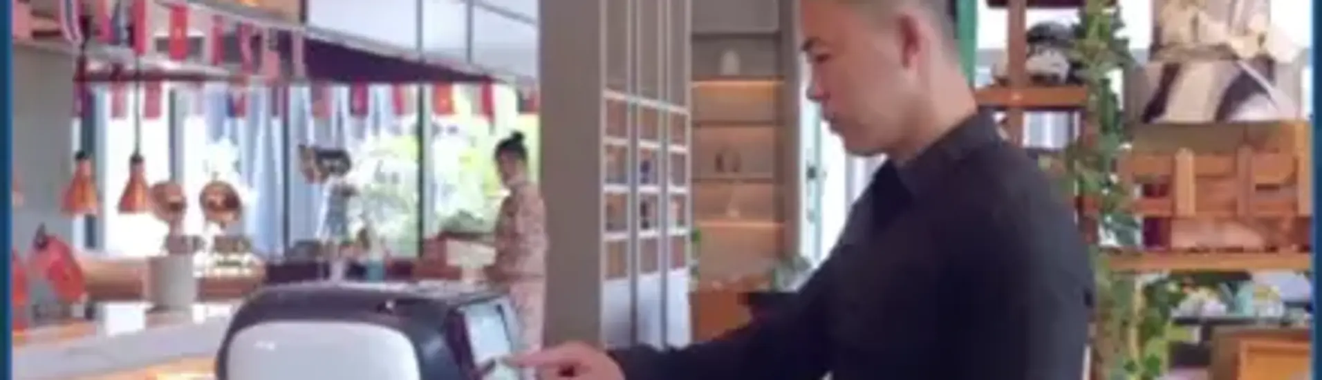 🍽️ Zbavte sa frontov pri kuchyni! Robotický servis v reštaurácii.