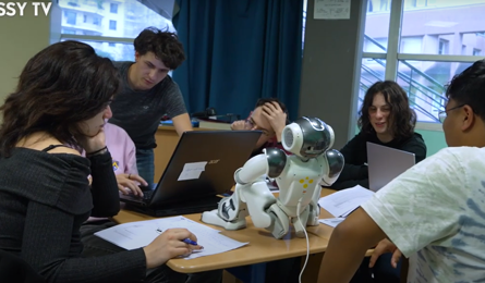 Študenti ISEP objavujú generatívnu AI s robotom Nao