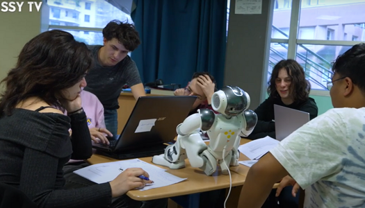 Študenti ISEP objavujú generatívnu AI s robotom Nao